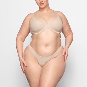 SKIMS Fits Everybody T-Shirt Bra Molded Demi Coverage Sexy Bra 42DDDD  NWT #533